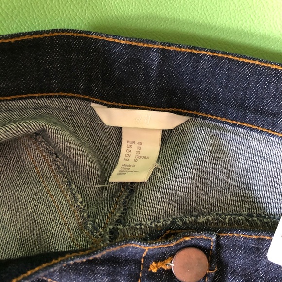H&M denim stretch mini skirt - Picture 3 of 3
